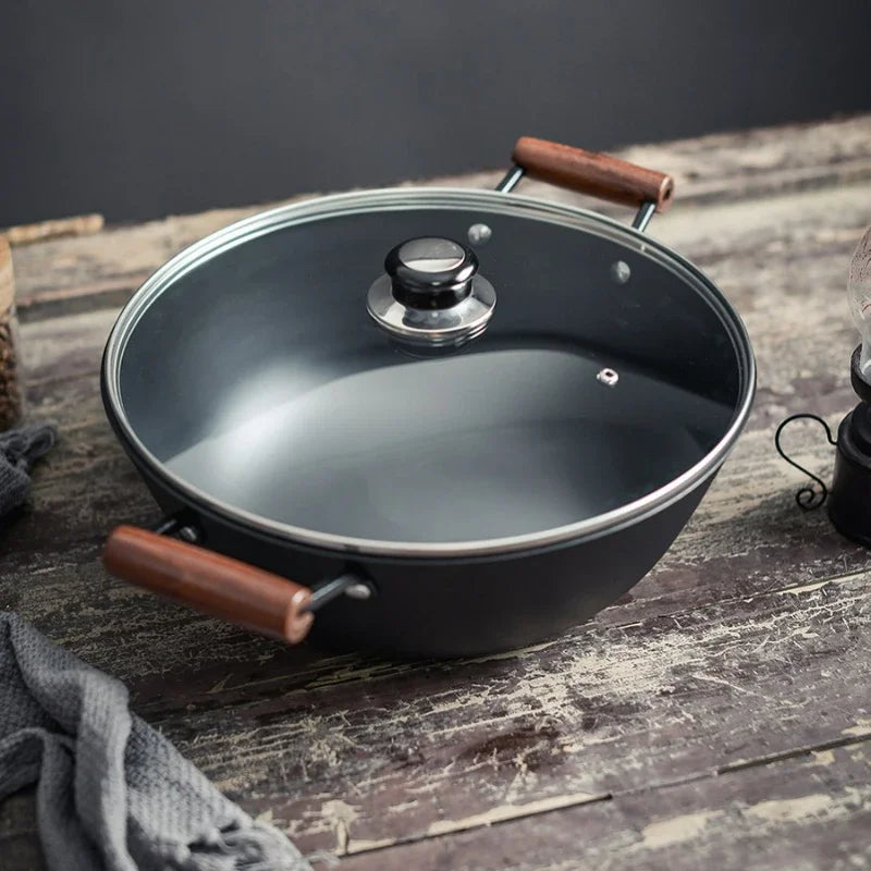 Wok en fonte avec couvercle et hanse en bois - TIKERA En verre La maison du wok